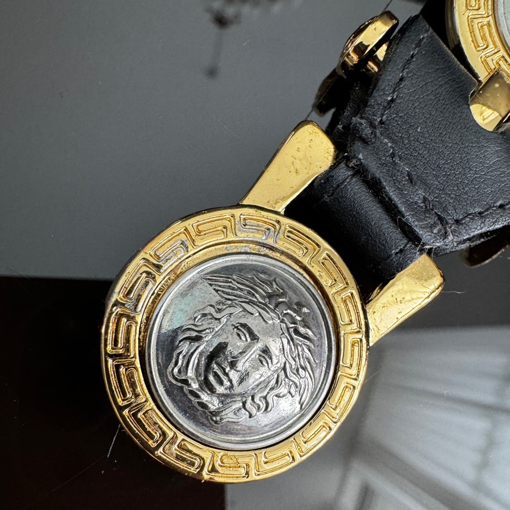 LOT 1435 24K gold plated Versace key ring - Picture 2 of 15